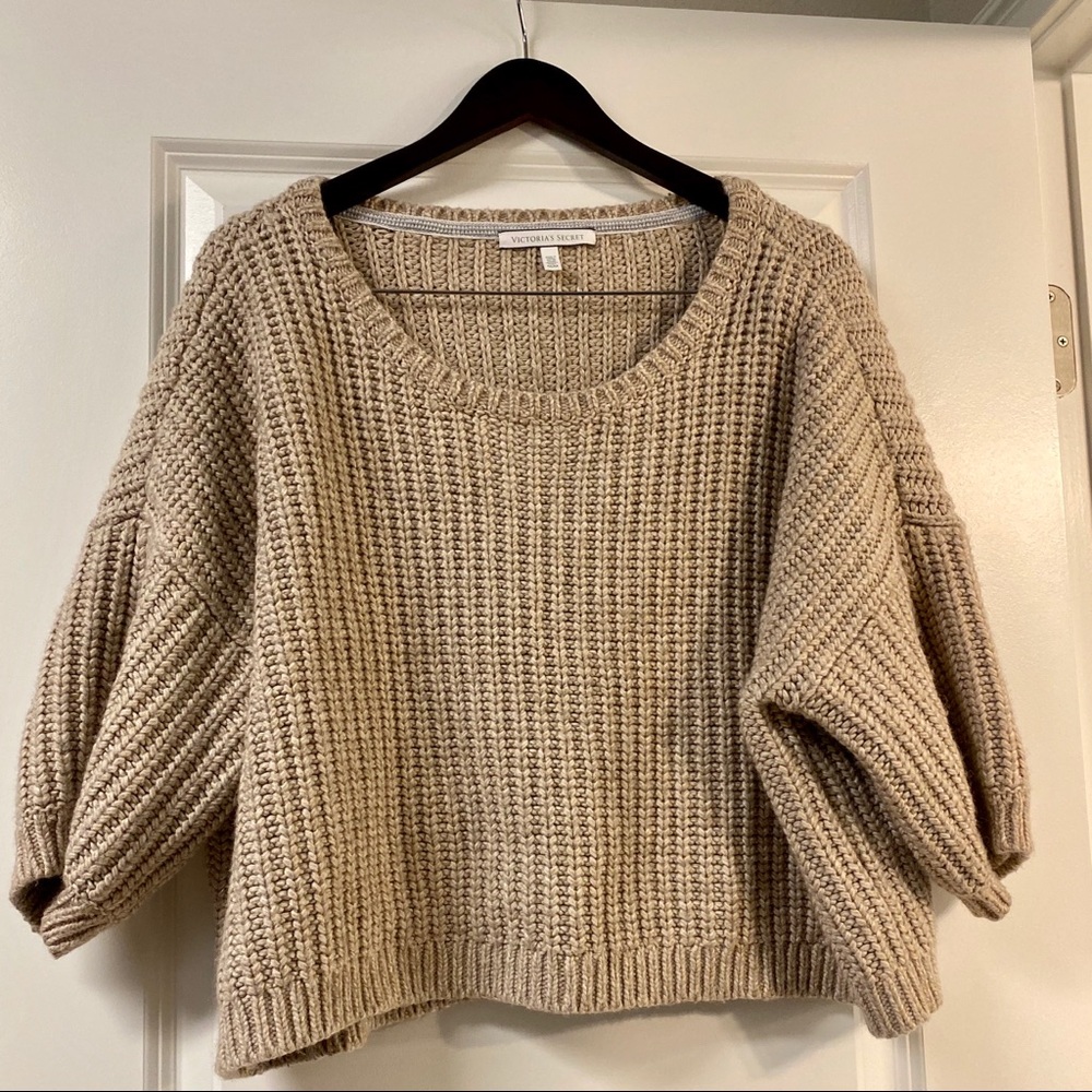 Chunky Knit crop sweater.